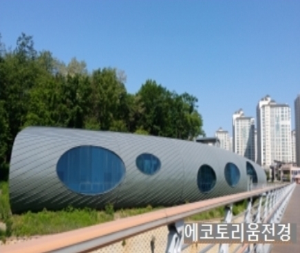 파주시가 경기도 환경에너지진흥원이 주관한 ‘유아기후환경교육관 설치 및 운영’ 공모사업에 선정됨에 따라 파주시의 환경교육 기반시설 확충에 가속도가 붙을 것으로 기대된다.
