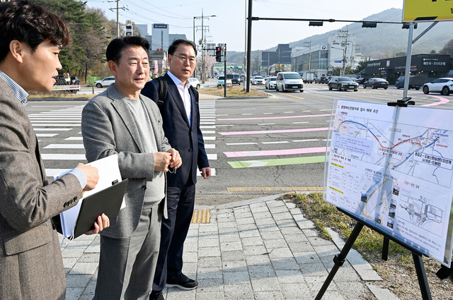 의정부시가 지난 4월1일 신평화로 구간 내 중앙버스전용차로를 일시 해제한 이후에도 출퇴근 시간대 해당 구간의 버스가 변동 없이 정상 운행되고 있다.