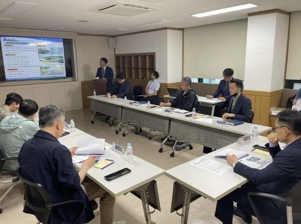 고양특례시가 상하수도사업소 3층 창의소통실에서 공릉천 저탄소 수변공원화사업 실시설계용역에 대한 착수보고회를 개최했다.