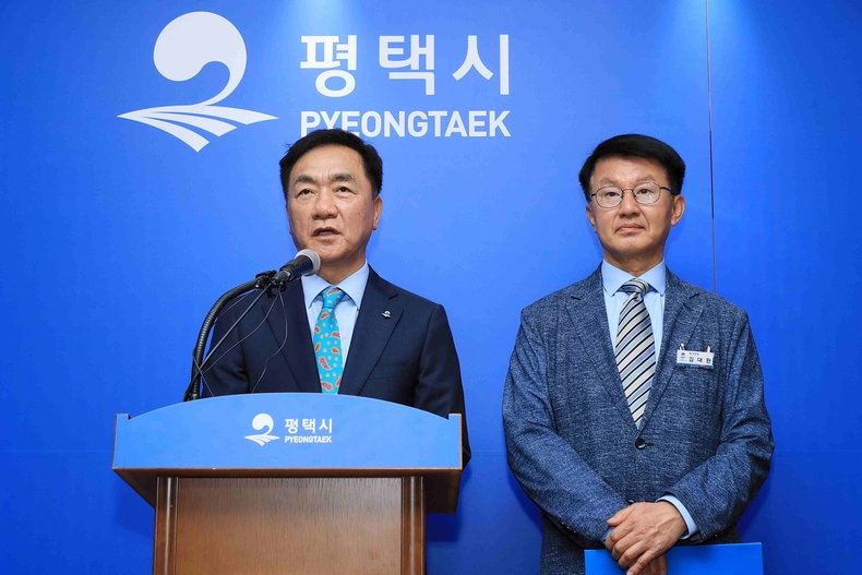 평택시가 공설 종합장사시설 건립 부지로 진위면 은산1리를 최종 선정했다. 정장선 시장이 언론브리핑을 하고 있다.