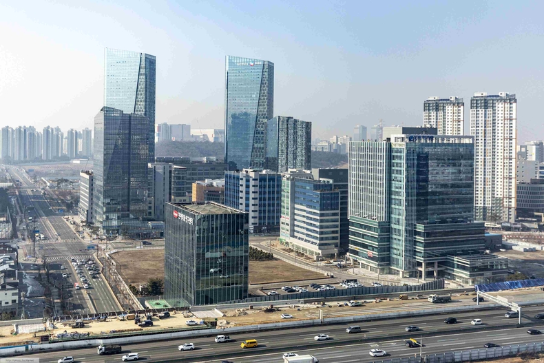 동탄 테크노밸리 전경. 화성특례시의 풍부한 일자리와 탄탄한 기업 인프라가 전국 출생아 수 1위라는 성과로 이어졌다.