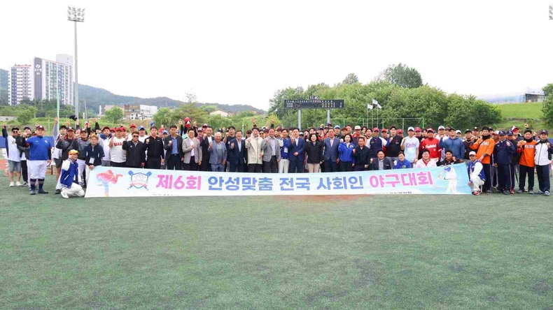 전국 야구인들의 축제‘제6회 안성맞춤 전국 사회인 야구대회’가 안성맞춤야구장에서 성대한 개막했다.