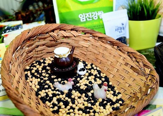 파주시가 생산부터 유통, 판매까지 파주장단콩의 모든 생산 이력을 관리하는 ‘생산이력제’를 통해 차별화된 품질 관리에 나선다.