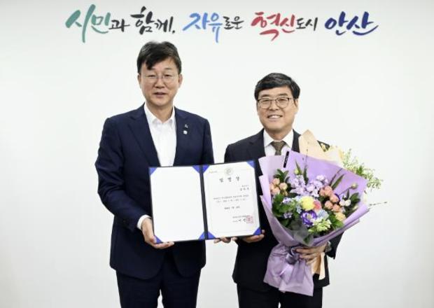 안산시가 안산문화재단 신임 대표이사로 김태훈 전 안산교육지원청 교육장을 임명했다.