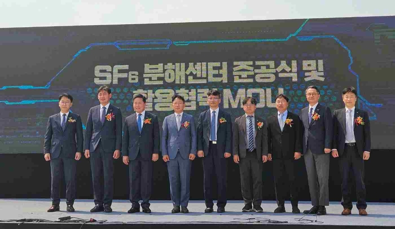 지구온난화의 주범으로 알려진 육불화황(SF6)을 친환경적으로 처리해 온실가스를 감축하는 설비가 의왕시 국가철도공단 부지에 조성됐다.