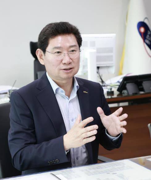 이상일 용인특례시장이 3일 실시되는 ‘제21대 대통령선거 본투표’에 적극 참여해 달라고 독려하고 있다.