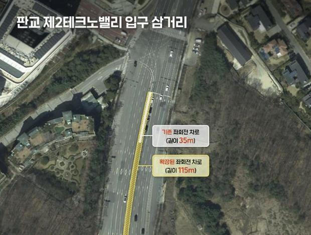 성남시가 판교 제2·3 테크노밸리 일대의 교통혼잡 해소를 위한 단기 교통개선 대책의 일환으로 시흥사거리의 분당~내곡 방향 진출로에 대한 신호 운영을 개선하고, 제2테크노밸리 입구 삼거리의 좌회전 대기 차로를 기존 35m에서 115m로 대폭 연장했다.