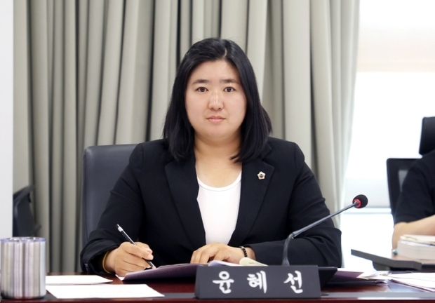 윤혜선 성남시의회 의원(성남·하대원·도촌, 더불어민주당)이 대표 발의한 '성남시 장애인 전동보조기기 보험 가입 및 지원 조례 전부개정조례안'이 제303회 제1차 정례회 문화복지체육위원회 상임위를 통과했다.