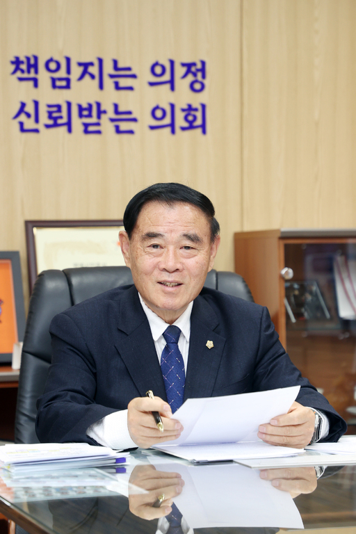 이재식 수원시의장이 지역사회와 환경을 아우르는 폭넓은 의정활동으로 시민들의 신뢰를 다시금 확인받고 있다.