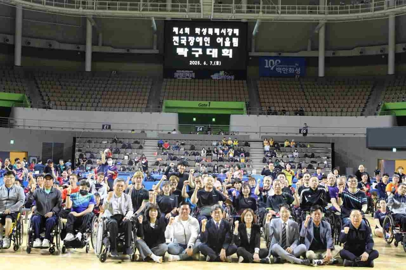 화성특례시가 화성종합경기타운 실내체육관에서 제4회 화성특례시장배 장애인어울림탁구대회를 개최했다.