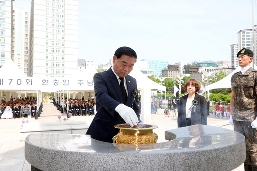 이재식 수원시의장이 6월 첫째 주말을 전후로 연이어 열린 지역 주요 행사에 참여하며 시민과 함께하는 의정활동의 모범을 보여주고 있다.