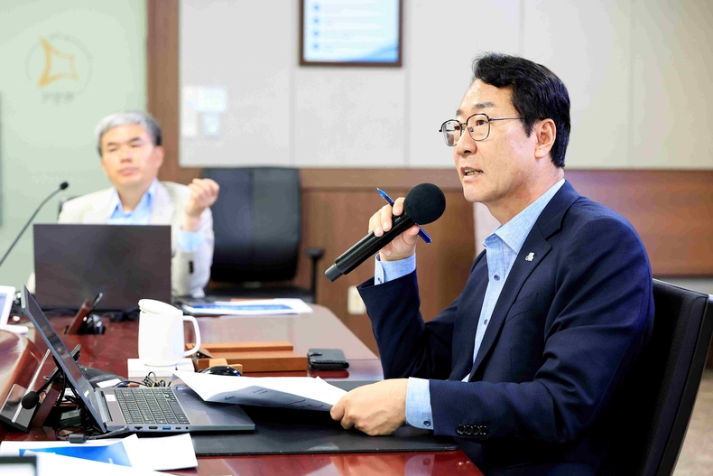 화성특례시가 새 정부 출범에 따라 변화될 정책에 대응하기 위해 선제적으로 간부공무원 및 공공기관을 소집해 전략회의를 개최했다.