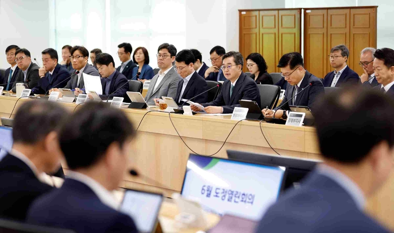 김동연 경기도지사는 10일 도정열린회에서 모두발언을 하고 있다.