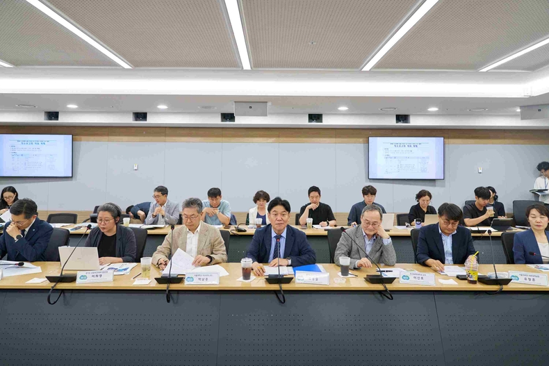 경기도청에서 경기 동북부 공공병원 설립 타당성 및 민간투자 적격성 조사 용역 착수보고회를 열고 사업 추진의 방향성과 조사 범위, 향후 절차 등을 공유하고 의견을 나눴다.