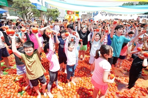 광주시의 대표 여름축제인 '퇴촌토마토거리축제'가 20일부터 22일까지 퇴촌면 광동로 일원에서 열린다.