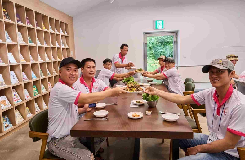 경기도가 경기도 먹거리광장에서 연천군 공공형 외국인 계절근로자를 대상으로 한국문화 체험 행사를 개최했다.