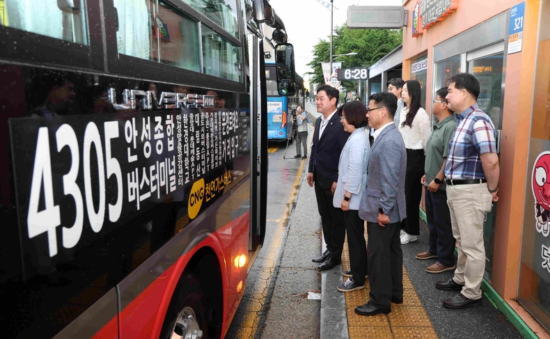 안성과 서울을 잇는 세 번째 광역버스 노선인 4305번이 정식 운행을 시작했다.