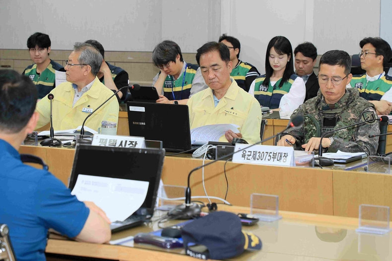 평택시가 2025년 화랑훈련 통합방위사태 선포에 따른 지역 통합방위태세 확립을 위해 시청 통합방위종합상황실에서 관계기관과의 통합방위 협조회의를 개최했다.