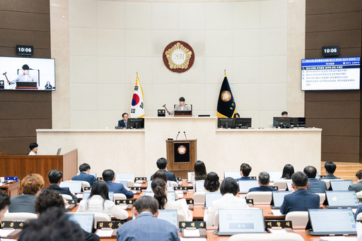 용인시의회는 17일 본회의장에서 제293회 제1차 정례회 제2차 본회의를 열었다.