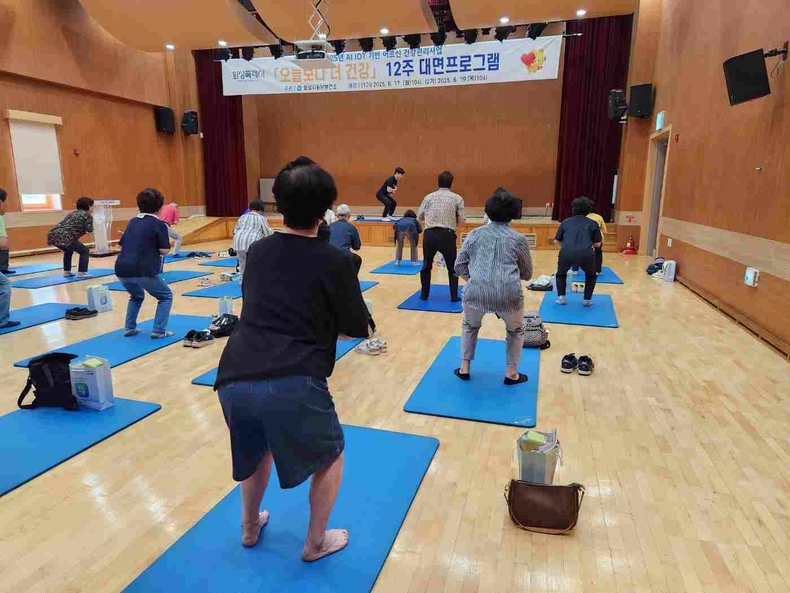 화성특례시가 어르신들의 자가 건강관리 능력을 높이기 위한 맞춤형 건강 프로그램을 매주 화요일부터 목요일까지 총 36회에 걸쳐 운영한다.