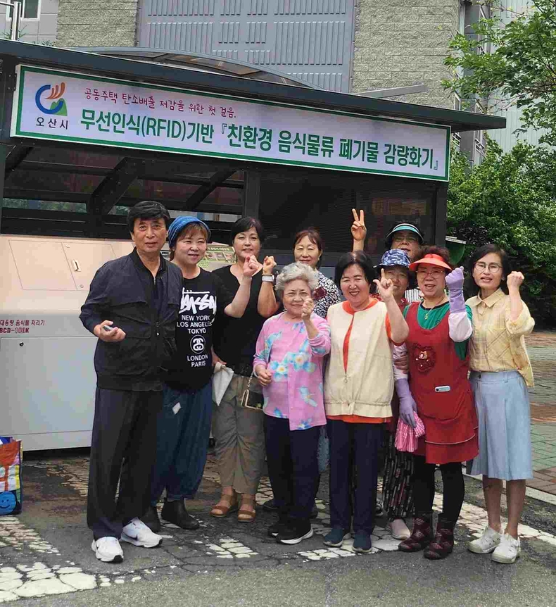 오산시는 탄소중립 실천을 위해 음식물류 폐기물 대형감량기 설치를 희망하는 공동주택을 공개 모집해 최종 선정된 죽미마을 8단지 아파트에 대형감량기 2대를 설치하고 7월부터 운영한다.
