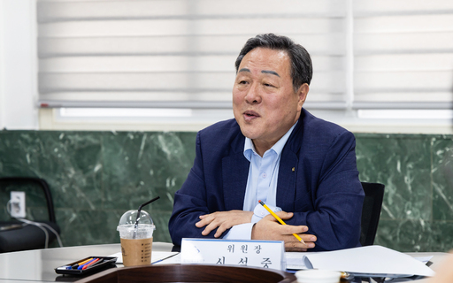 경기신용보증재단이 안성시 은성화학㈜ 사업장에서 '제2회 고객 현장 소통 및 정책 제언을 위한 고객자문위원회'를 열고, 중소기업·소상공인의 경영 애로 해소를 위한 실질적 해결책을 논의했다.