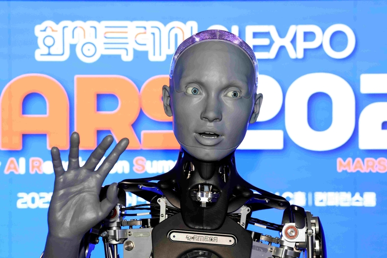 휴머노이드 로봇 '아메카'가 MARS 2025를 통해 국내에 처음 공개됐다.