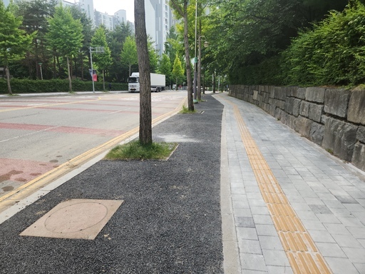 용인시 구갈동은 갈곡초등학교 인근의 통학로 정비공사를 완료했다.