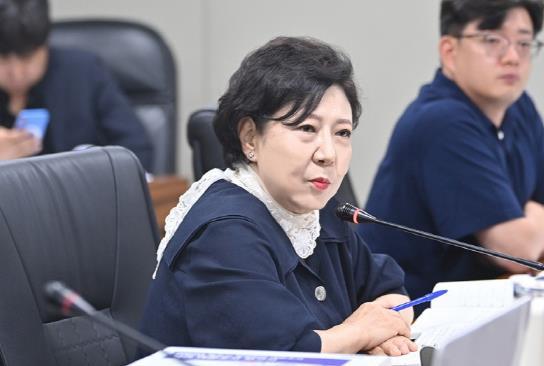 윤희정 파주시의회 의원이 발의한 '파주시 아동·청소년 스포츠 활성화 및 지원에 관한 조례안'이 제257회 제1차 정례회 자치행정위원회 안건으로 회부했다.