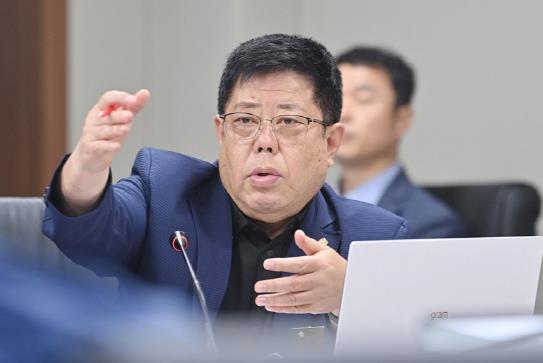 오창식 파주시의회 의원이 대표 발의한 '파주시 음주운전 예방과 근절에 관한 조례안'과 '파주시 산불방지 및 지원에 관한 조례안'이 개회한 제257회 정례회 도시산업위원회에 회부했다.