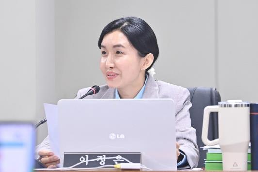 이정은 파주시의회 의원이 대표 발의한 '파주시 모자보건 지원 조례안', '파주시 아동복지심의위원회 구성 및 운영에 관한 조례 전부개정조례안' 및 '파주시 사회복지사협회 지원 조례안'이 제257회 제1차 정례회 자치행정위원회 안건으로 회부했다.