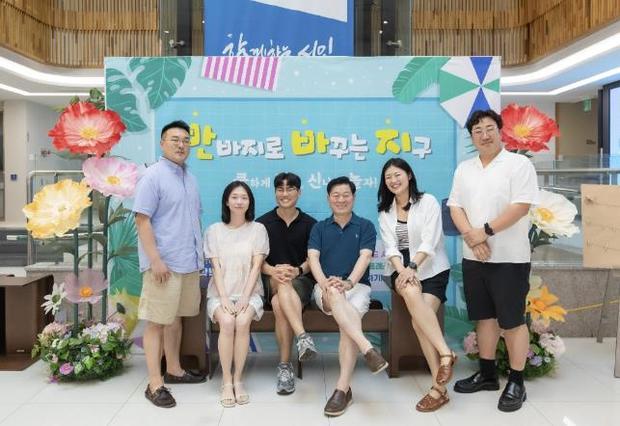 광명시가 무더위 속 전 직원의 반바지 착용을 허용하는 ‘반바지 시즌’을 운영하며 시청 내 시원하고 유연한 조직문화를 조성한다..