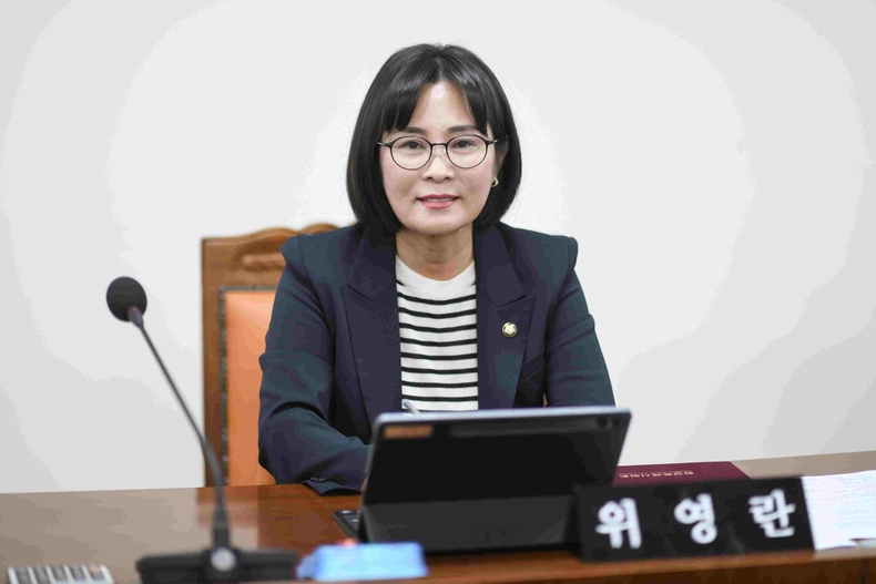 위영란 화성특례시의회 의원(더불어민주당·비례)이 대표 발의한 ‘화성시 저장 강박 의심 가구 지원 조례안’이 24일 열린 ‘제242회 1차 정례회 제3차 본회의’에서 통과 됐다.
