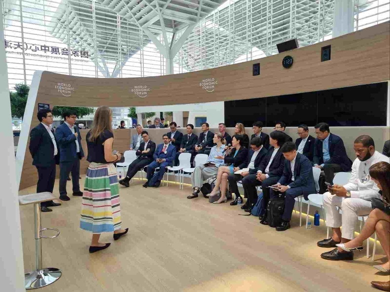 고영인 경기도 경제부지사를 단장으로 한 경기도 대표단이 24일부터 26일까지 중국 텐진에서 개최되는 ‘2025 세계경제포럼 뉴 챔피언 연차총회(Annual Meeting of the New Champions, AMNC 2025)’에 참석했다.