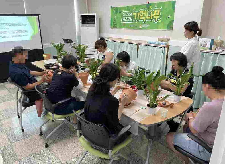 평택시 정신건강복지센터가 자살 유가족을 대상으로 자조모임 ‘기억나무’를 운영했다.