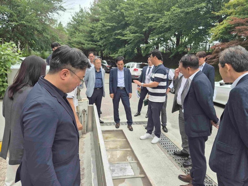 풍수해를 대비하기 위한 노·사 합동 재난 대응 점검 사진.