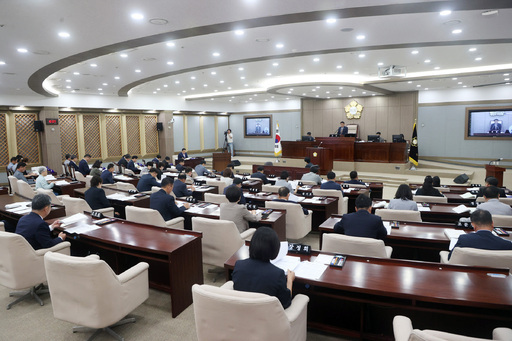 수원시의회가 제393회 제1차 정례회 제2차 본회의를 끝으로 15일간의 회기를 마쳤다.