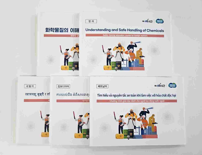 경기도가 화학물질 취급사업장에서 근무하는 이주노동자 사고 예방을 위해 다국어로 안전교육 자료 1000여 권을 제작·배부했다.