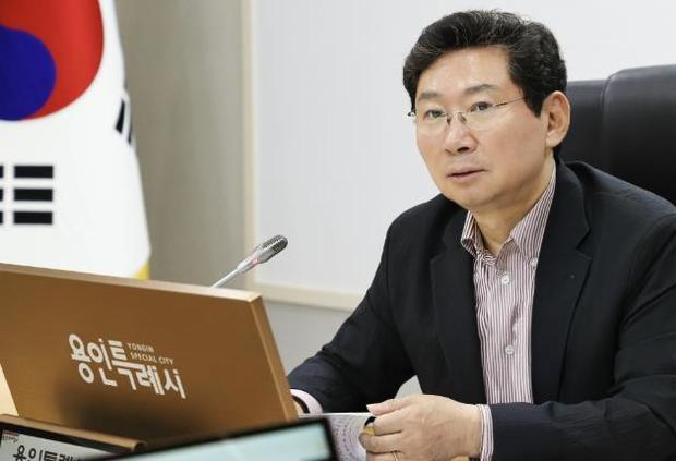 용인특례시는 장마 등으로 인한 여름철 자연재난 발생에 대비해 이상일 시장이 직접 현장을 살펴보는 등 재난 취약지역과 무더위 쉼터 등에 대한 점검을 강화하고 있다.