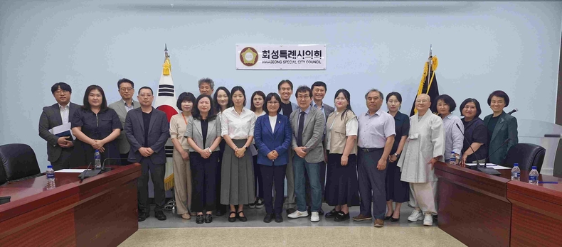 위영란 화성특례시의회 의원이 화성특례시의회 대회의실에서 사회복지시설 현안 논의를 위한 간담회를 개최했다.