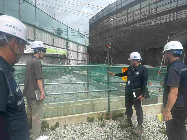 평택시가 산업재해 예방과 안전 문화 확산을 위해 신장동 및 서탄면 내 건설 현장 등 2개소에 대해 안전 점검을 진행했다.