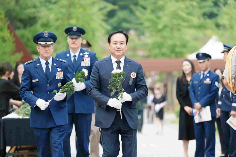 오산시가 죽미령 평화공원에서 ‘제75주년 유엔군 초전기념 및 미 스미스부대 전몰장병 추도식’을 엄숙히 거행했다.