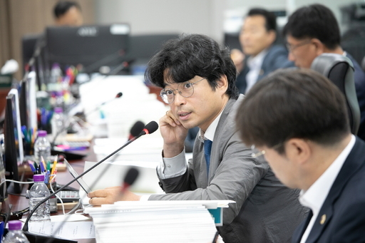 박상현 경기도의원이 4일 열린 제384회 정례회 예산결산특별위원회에서 "문화체육관광국 산하 출연기관 간 이자수익 편차가 지나치게 크다"며 전반적 재정 운용 체계화를 주문했다.