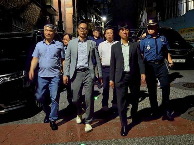 남양주시가 다산행정복지센터가 원도심 중촌마을 일대에서 추진한 '안심골목길 조성사업'을 완료하고, 관계자 및 지역대표들과 함께 로드체킹을 진행했다.