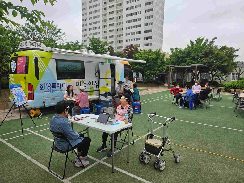 화성특례시가 찾아가는 정신건강 심리지원 서비스인 ‘찾아가는 마음안심버스’ 상반기 운영을 성공적으로 마무리했다.