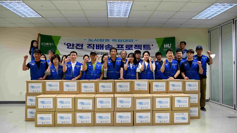 노사합동 폭염대비 ‘안전 직배송 프로젝트’에 자발적으로 참여한 화성도시공사 임직원 단체 사진.