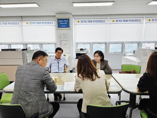 박명수 경기도의원과 황세주 도의원이 경기도의회 안성상담소에서 안성교육지원청 관계자와 정담회를 열고 미래교육 방향성을 집중 점검했다.