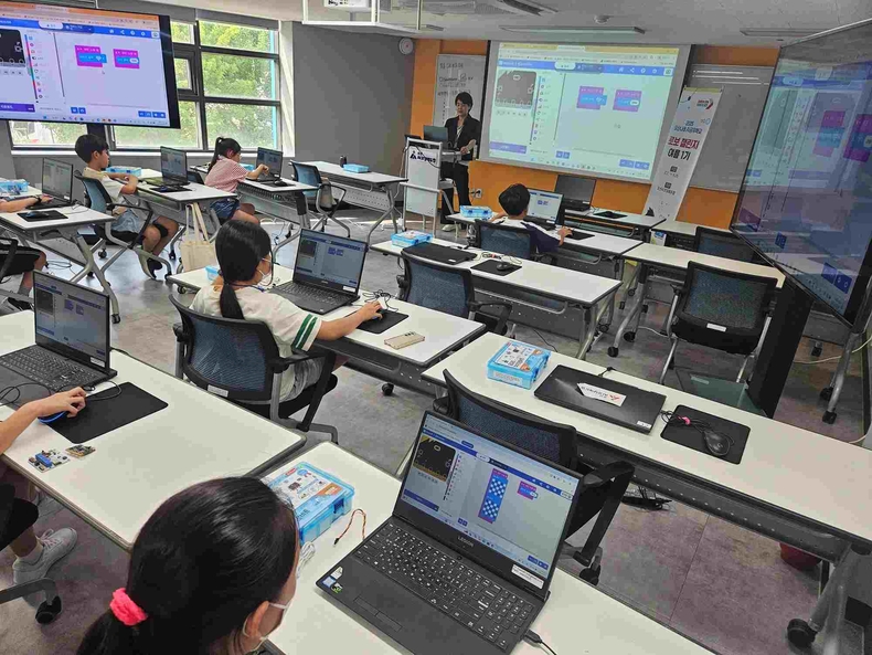 오산시가 디지털 시대에 걸맞은 미래 인재 양성을 위해‘2025년 오산나래 AI공유학교 여름학기’를 7월부터 9월 첫째 주까지 본격 운영한다.