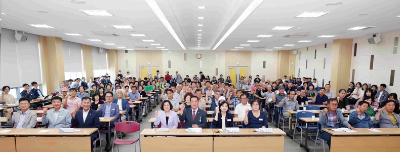 안성시가 일죽농협 대회의실에서 지역 주요 기관과 단체장, 주민 등 150여 명이 참석한 가운데‘2025년 하반기 일죽면 정책공감토크’를 개최했다.