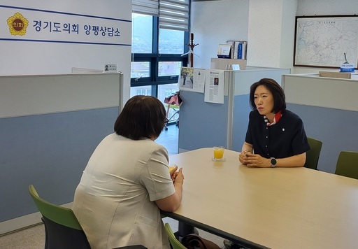 이혜원 경기도의원이 양평상담소에서 경기도 평화협력국과 정담회를 열고 남북교류협력위원회 운영기준과 평화통일교육 지원사업의 개선 방안을 논의했다.